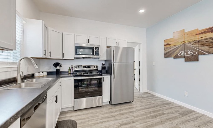 Miami Casa | Newly remodeled home near Route 66 w/WiFi, AC, Washer/Dryer