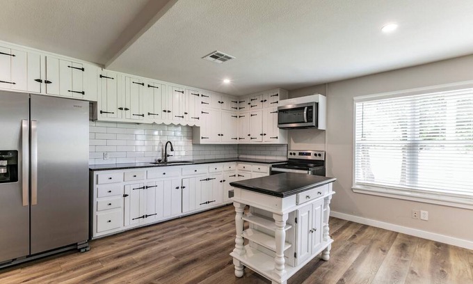 Salado Casa | Charming barn with 2 bedrooms and WiFi, AC in Salado