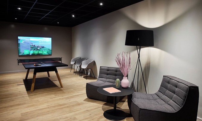 Lausanne Casa | Chic hotel with WiFi, AC, fitness room in lovely Lausanne