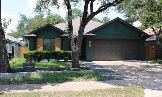 Deer Park At Maple Run Casa | Charming 3-BDR Home w/Fireplace, Games, Wine Cooler & More by Downtown Austin!