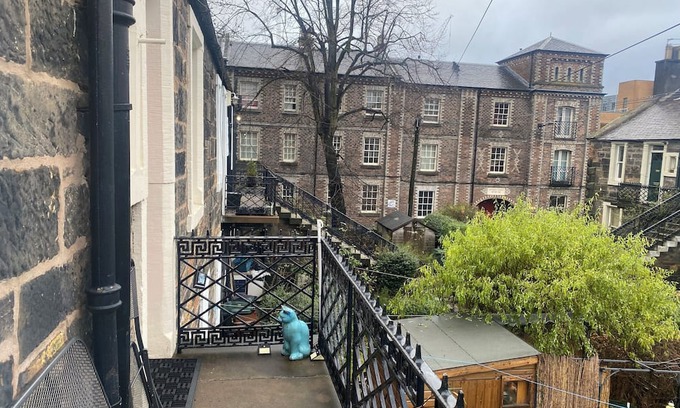Tollcross Cabaña | Charming 2-bedroom cottage in enchanting central location in Edinburgh
