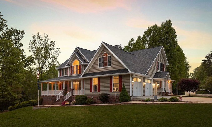 Union Grove Otro | Spacious 5+ Bedroom with Pool, Woods, Creek, Near Yadkin Valley wine region
