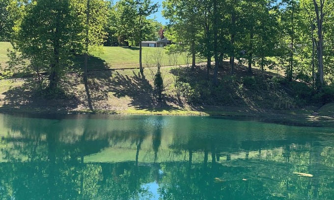 Jackson Cabina | Cozy Couples Cabin in Jackson with AC and fully stocked fish pond for your use