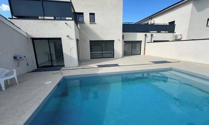 Satolas-et-Bonce Casa | House 90 with 8 bedrooms lechaffardcom