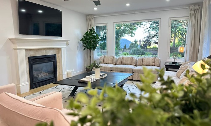 East Newton North Casa | Private Resort Like Stay in Metro Vancouver