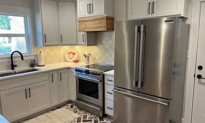 Batesville Casa | Charming 2-bedroom house with AC, WiFi in pleasant Batesville