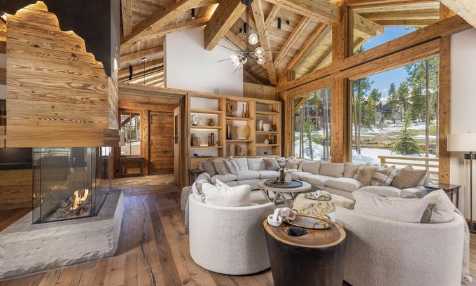 Boulder Ridge Casa | The most breathtaking ski-in ski-out villa with private hot tub, and game room