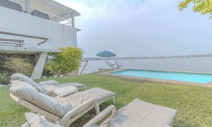 Tequesquitengo Casa | New Lakeside Retreat, Spacious Family Villa