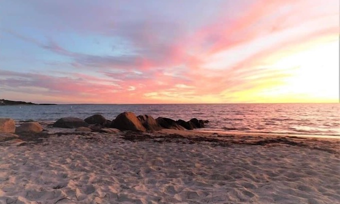 Silver Beach Casa | Across the street from the beach in a popular, family-oriented, community 3 Bdrms/2 Bths with Central Air.