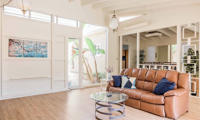 Westchester Casa | Eclectic Home - LMU - SoFi