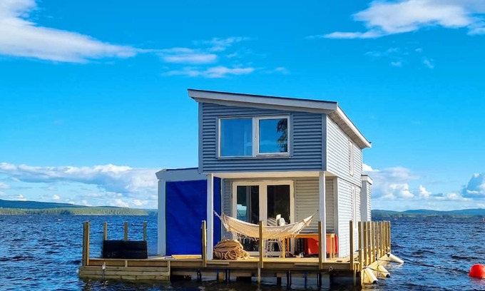 Falun Alquiler De Eote | Relax on our Houseboat- Take a swim in the summer or go skating in the winter