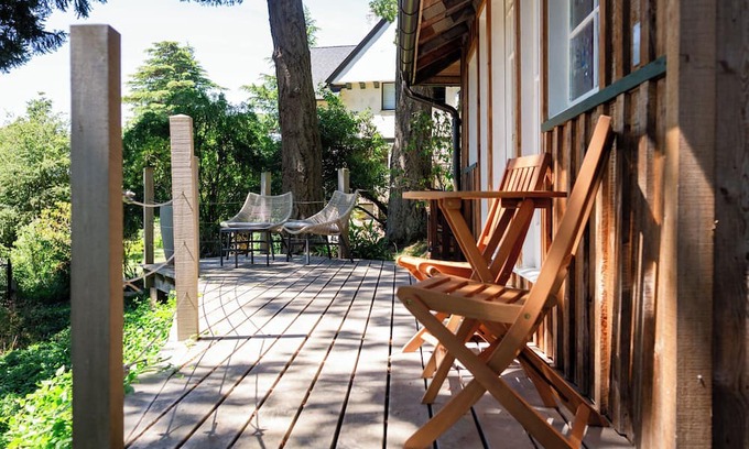Metchosin Cabina | Cozy Cabin Getaway South Vancouver Island Quiet, Pet Friendly, Nature, Relax