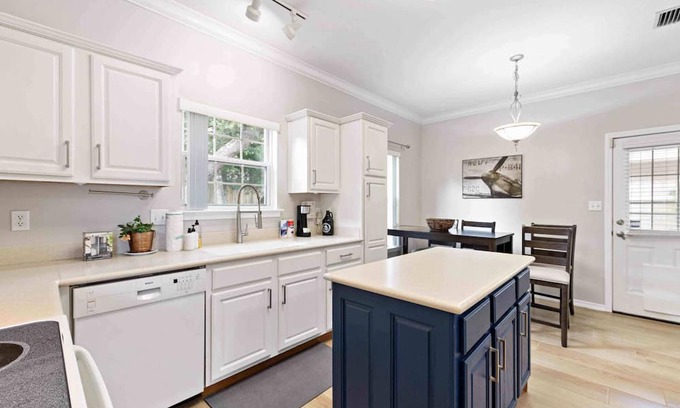 Wright Casa | Centrally Located Modern 3BR Ideal Family Retreat