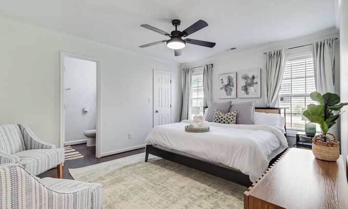 North Belmont Casa | Cozy & Convenient Belmont Home perfect for families and working professionals!
