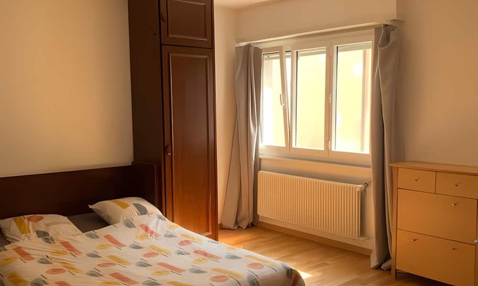 Vallorbe Cama Y Desayuno | Chambre privée de 20m2 avec rangement, avec une salle de bain & cuisine partagée