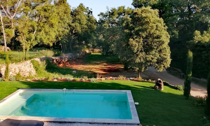 Flassans-sur-Issole Casa | Beautiful modern air-conditioned villa with pool accommodating up to 8 guests