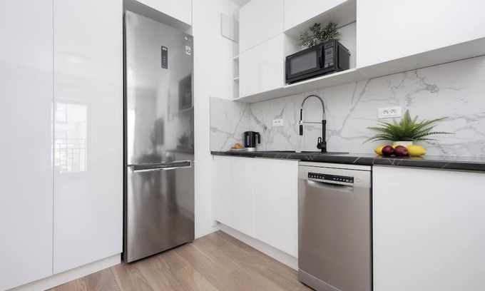 Praga Apartamento | Spacious Apartment for 4 by Renters