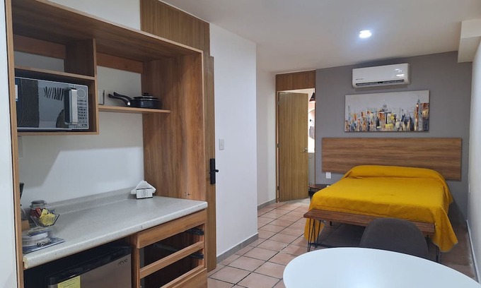 Casco antiguo Apartamento | Executive Suite on the first floor. Historical Center.
