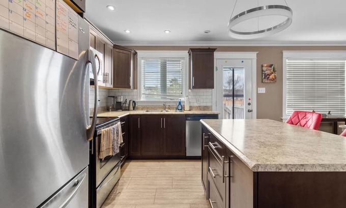 Terra Nova Apartamento | Bright & Modern 3 Bbrm Main Floor Apt in Kilbride
