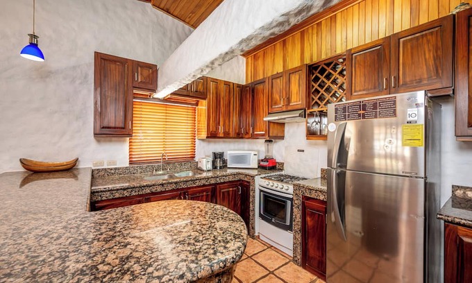 Matapalo Casa | Comfortable Vacation Home Steps from the Beach