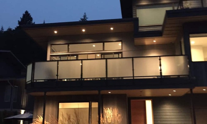 Squamish Casa | Modern bright home, epic views, family friendly