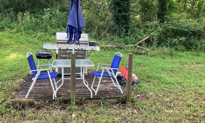 Hayesville Alquiler De RV | Rustic 2-bedroom campsite in lovely Hayesville with WiFi