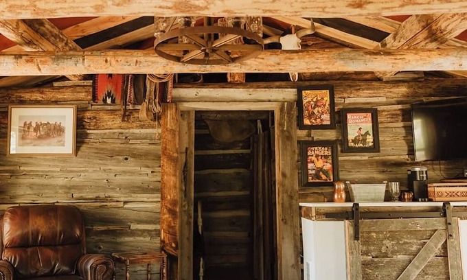 Silver Lake Cabina | Upscale rustic cabin in Silver Lake, Oregon's outback