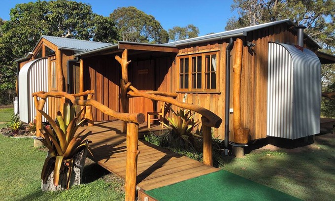 River Heads Cabina | Mango Lodge romantic cabin at River Heads near Fraser Island
