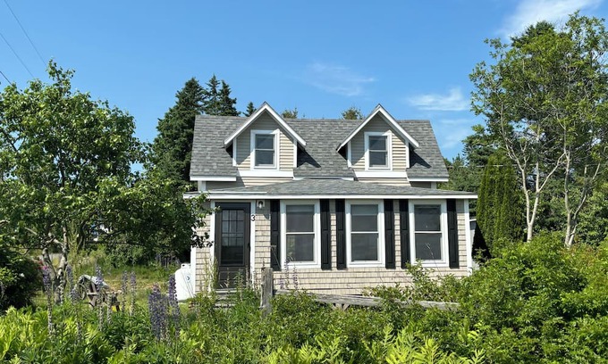 West Tremont Casa | Cute 2-bedroom cottage near Acadia