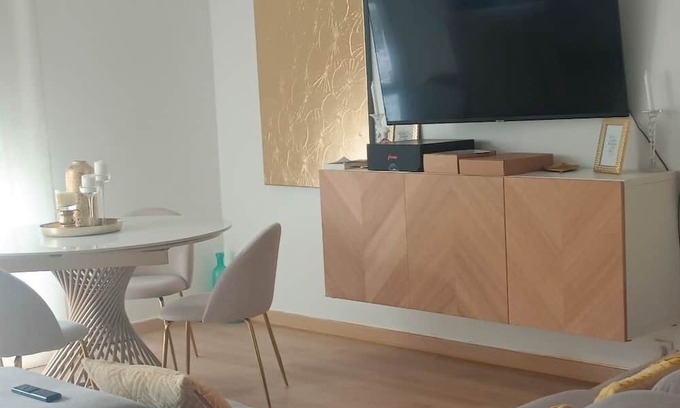 Villeneuve-la-Garenne Apartamento | Detailed description of the accommodation: from the tramway 5 minutes from st Denis station