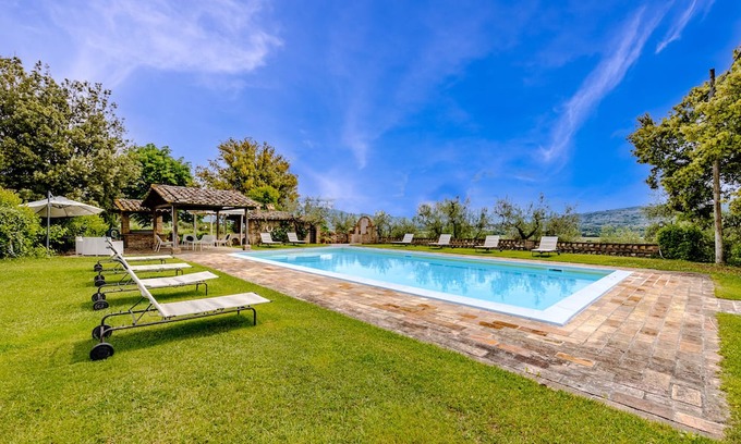 Torgiano Villa | Villa del Colle - Six Bedroom Villa, Sleeps 12