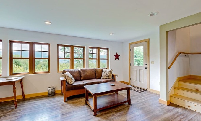 Franconia Casa | Cozy two-story mountain home with beautiful views & furnished patio