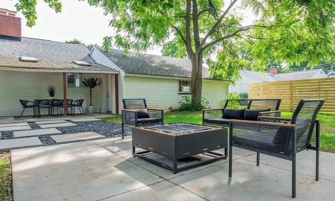 Pittsford Casa | Mid-Century Modern 3-bedroom House in the heart of Pittsford!