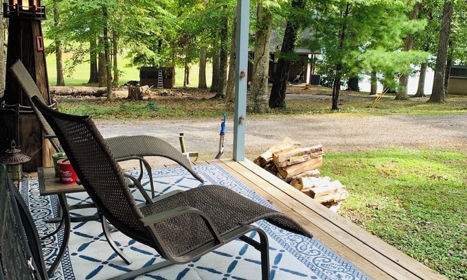 Dandridge Alquiler De RV | The Lake Shanty is quaint little fishing camper perfect for 2!