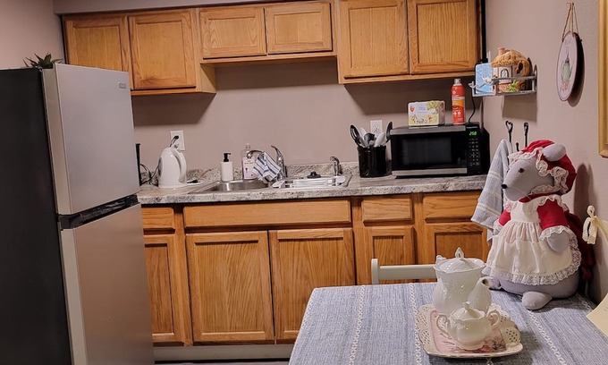 West Central Apartamento | Scones & tea in basement apartment 5 minutes to downtown