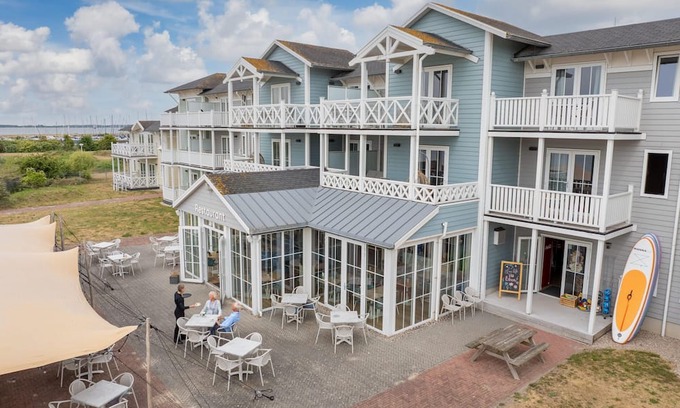 Municipality of Hellevoetsluis Apartamento | Hotel Room in Hellevoetsluis by the Beach