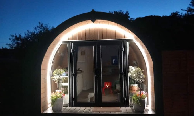 Inishowen Cabina | Fantastic cabin with panoramic sea views, located in Quigley's Point, Inishowen.