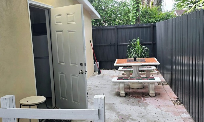 Hialeah Apartamento | Cozy 1-bedroom apartment with AC and WiFi in charming Hialeah