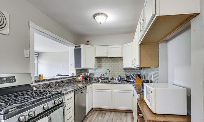 Airport Township Casa | Pet-Friendly Home - 3 Mi to St Louis Airport
