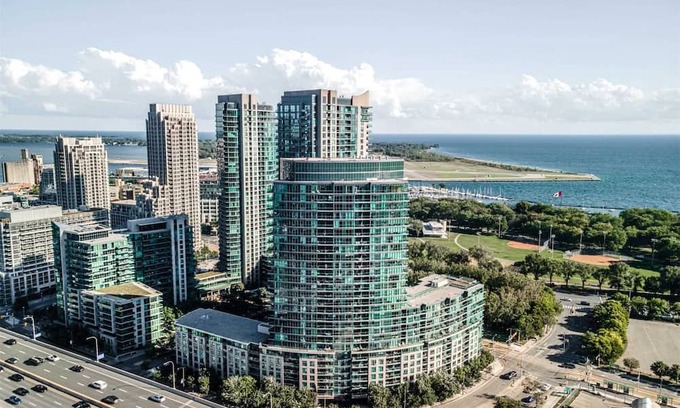 Fort York Casa | Cozy & beautiful Hotel in downtown TO.