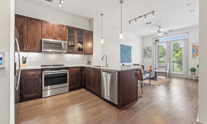 Northeast Dallas Apartamento | Cozy 1-bedroom apartment with WIFI, pool, and fitness center in Dallas