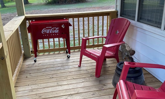 Enterprise Otro | Cozy farmhouse near Fort Novosel sleeps 4, with full kitchen, laundry, & Wi-Fi