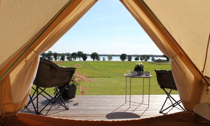 Tartu County Alquiler De RV | Luxurious Saadjärve Glamping with stunning lake views.