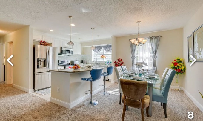 Fort Washington Casa | Pet friendly Spacious 5-bedroom house inFort Washington with free parking , WiFi