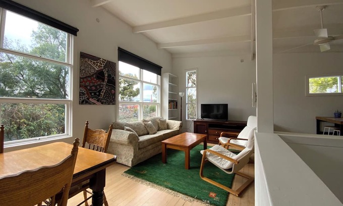 Castlemaine Casa | Gingell Lofthouse - A New York State of Mind - unique short stay experience