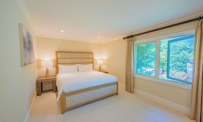 Placentia Villa | Luxury living with Spa & Pool near Disney & Beach