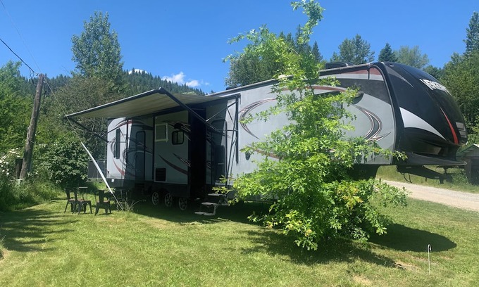 Calder Casa | Terrific RV with WiFi near St Joe River