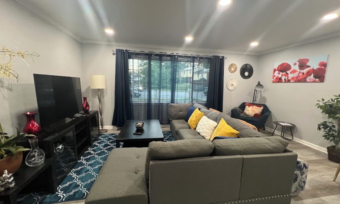 Walker Mill Casa | Spacious 5-bedroom house with driveway & backyard near DC and JB Andrews