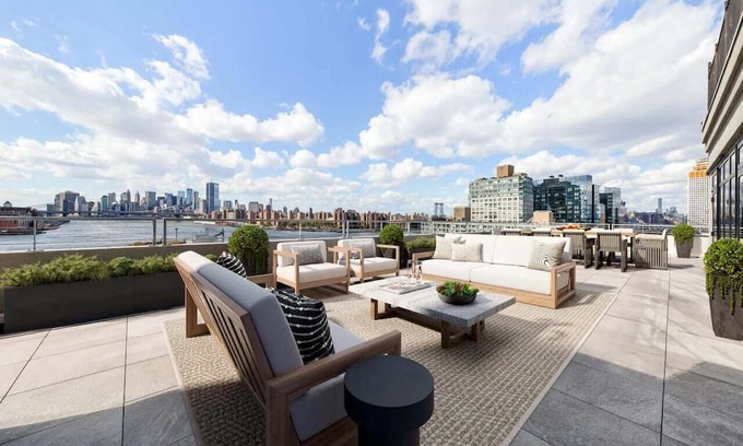 Williamsburg Apartamento | Skyline Manhattan Views - Luxury Queen Suite - Outdoor Pool Williamsburg