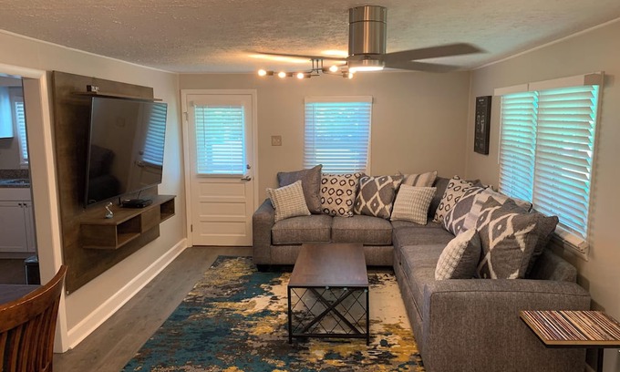 Afton Casa | Cozy Mountain Get Away in the Heart of the Nelson 151 Wine and Beer Trail.